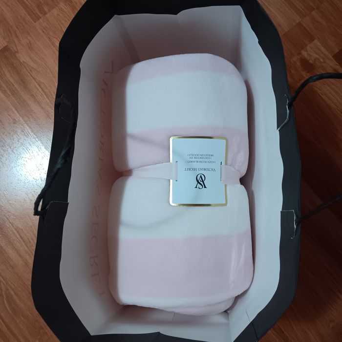 Vând pătură Victoria's Secret