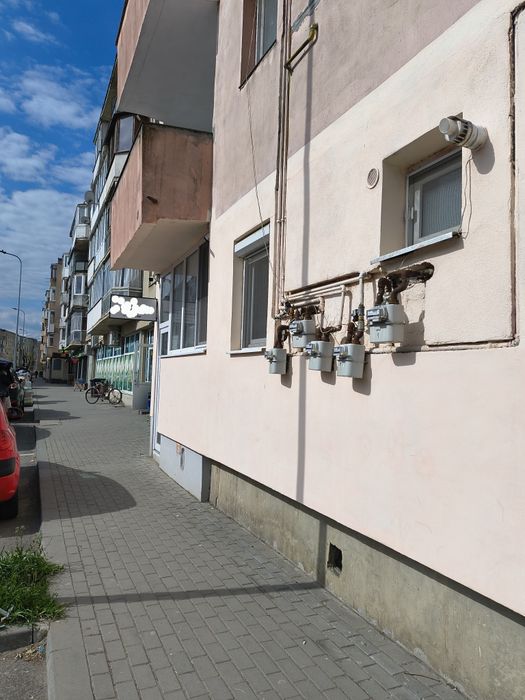 Apartament spațiu comercial în acte parter acces stradal