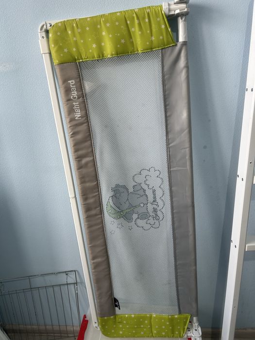 Продам защитный бортик для кровати