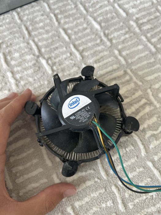 Intel Celeron E3300 2.5 GHz+ оригиналный кулер от intel
