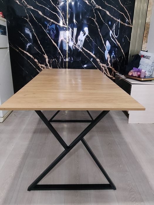 Стол отырғыштарымен