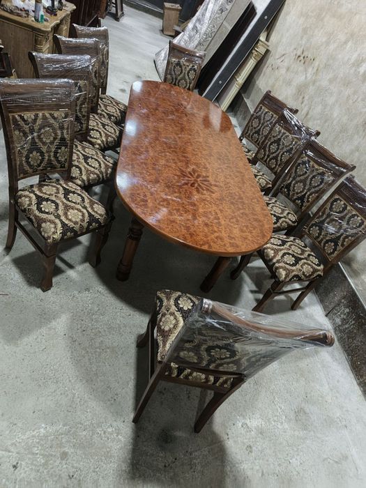 Стол и 10 стульев