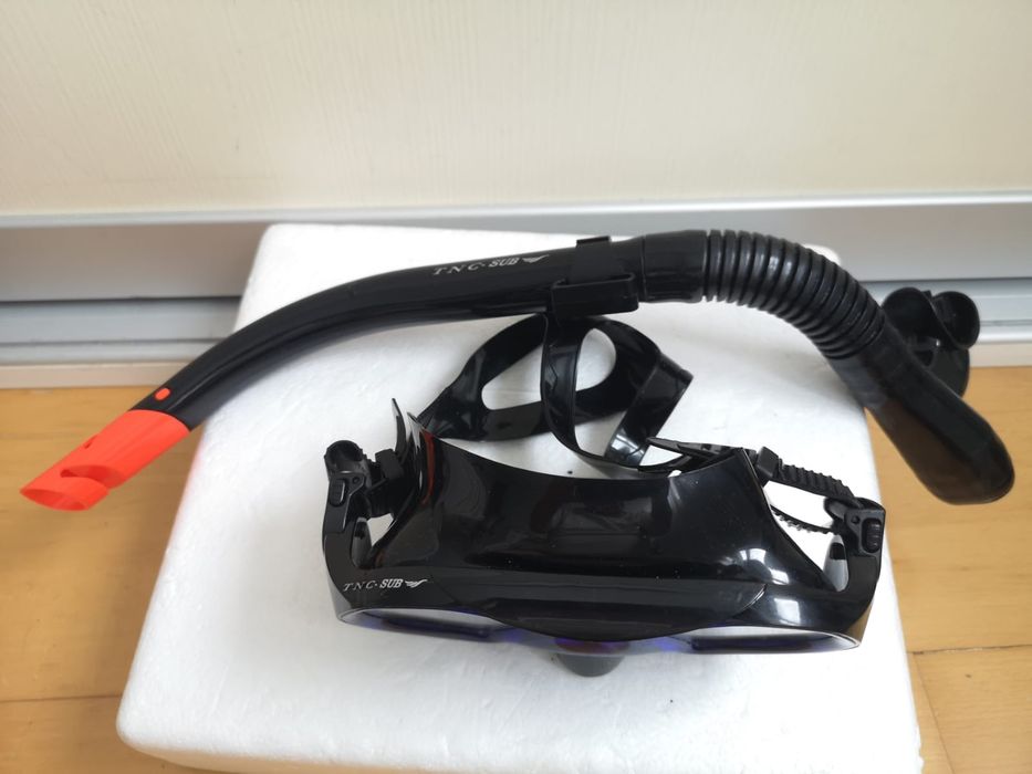 Set scuba snorkeling