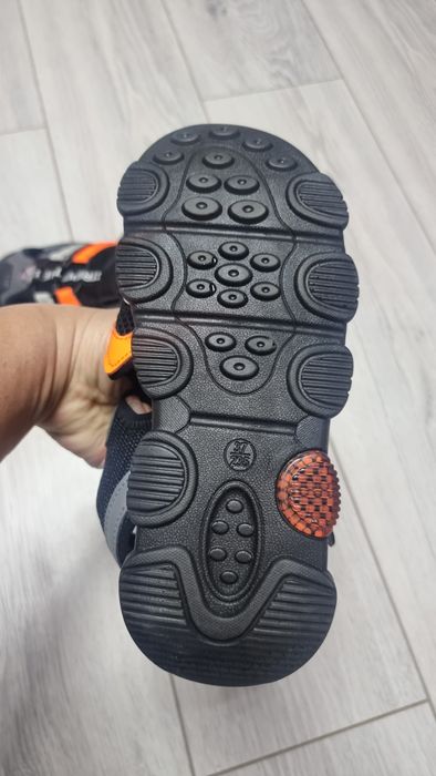 Срочно продам сандали