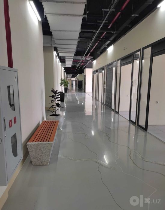 Ibn sino savdo markazi ( stroy mart) 18 kv Tarsavoy dokon sotiladi