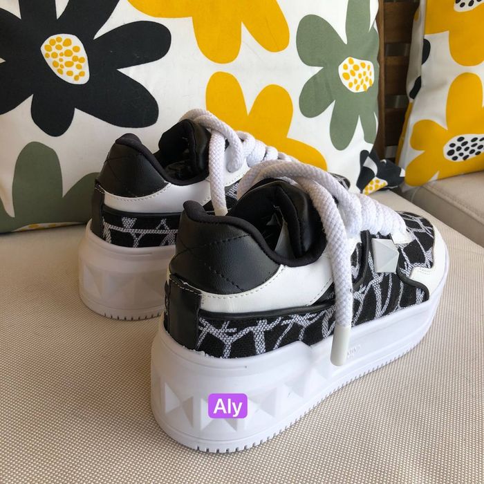 Adidași Valentino