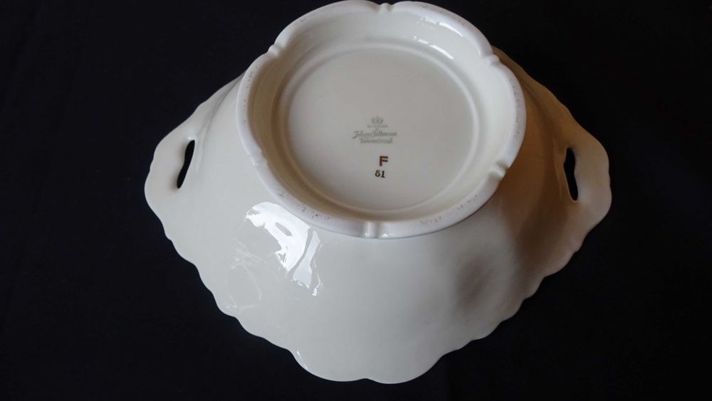 Автентично плато/ фруктиера  , фин релефен порцелан.