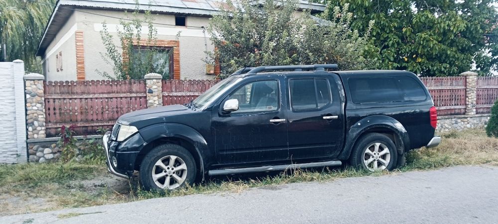 Vând Nisan Navara