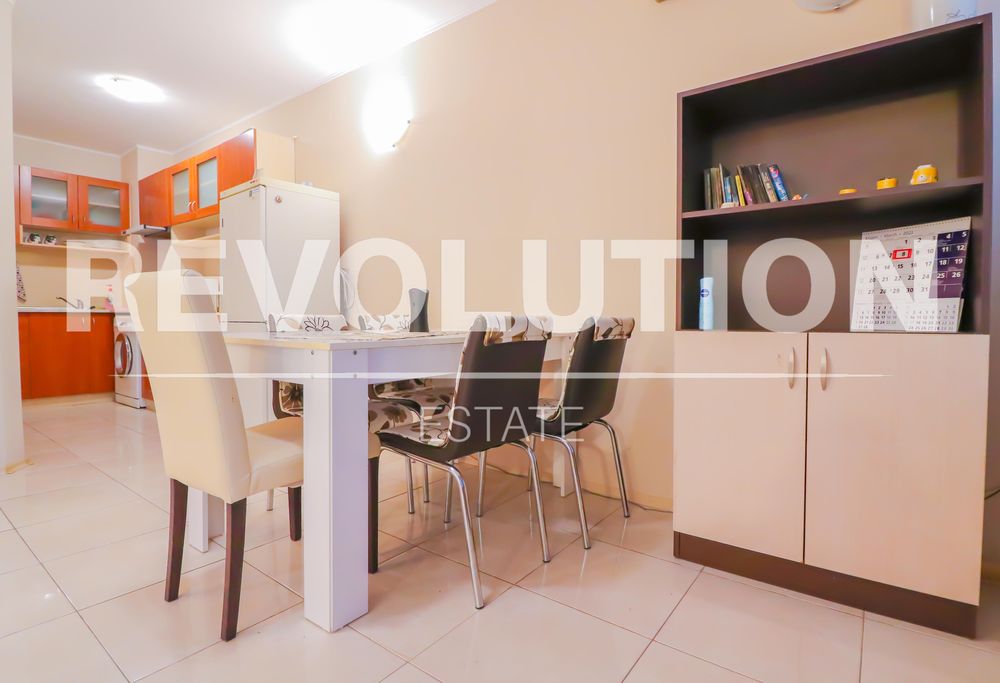 Дава се под наем Тристаен апартамент в Варна, Лятно кино Тракия - 98 кв.м за 648.21 € - Снимка #2