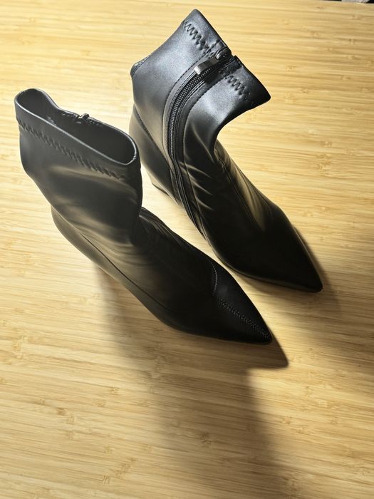 Кожаные ботильоны с острым мысом