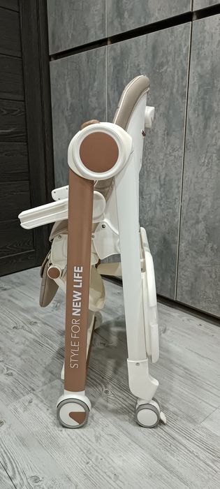 Продам стульчик happy baby berny v2