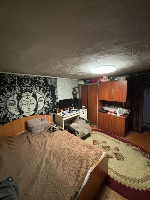 Два дома на одной ограде