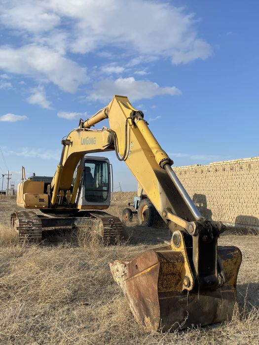 Гусеничный эксковатор Liu Gong