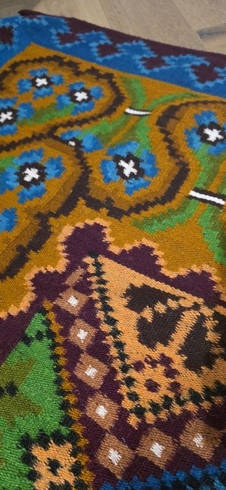 Vand set 2 covoare din lana tesute,noi