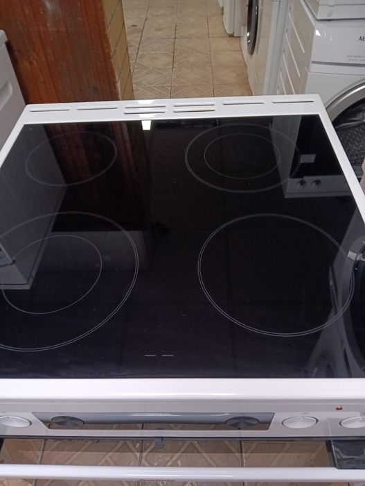 Като нова  свободно стояща печка с керамичен плот Gorenje с Гаранция!