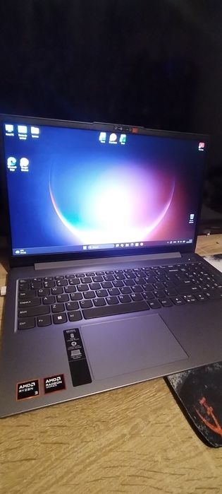 Vând leptop nou nouț Lenovo 8GB ram rayzen 3 și 512gb ssd