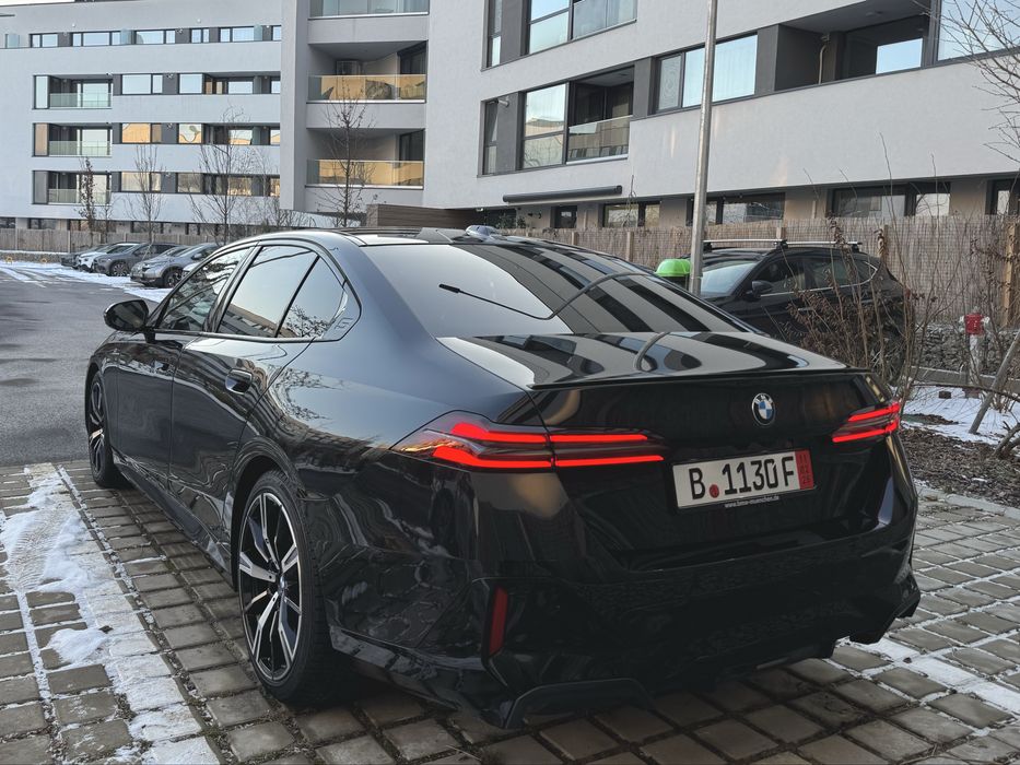 BMW 520D xDrive MHEV 2025/07 FULL M PRO 4x4 18.500KM ICONIC GLOW R20”