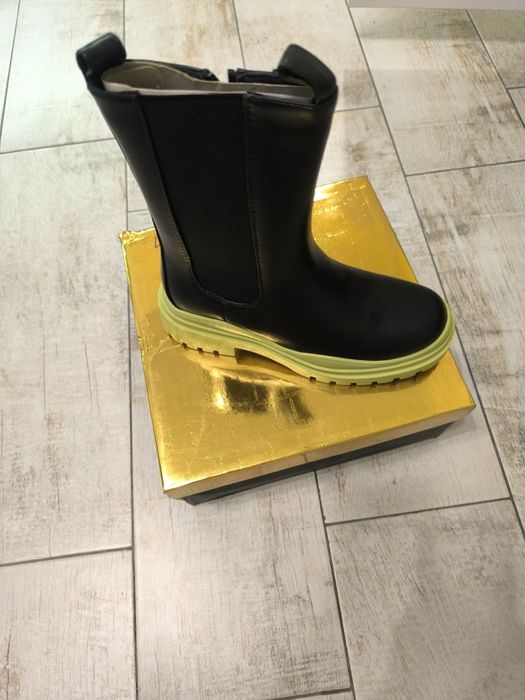 Дамски ботуши и обувки