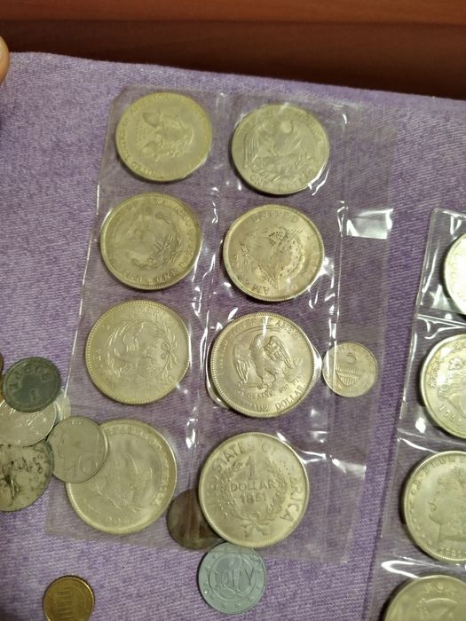 Vând colecție de timbre și monede  foarte vech începând cu anii1700