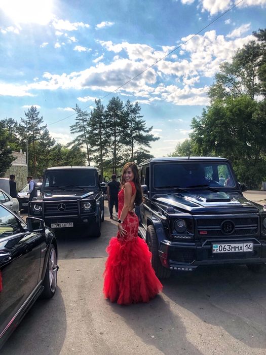 Продам шикарное дизайнерское платье