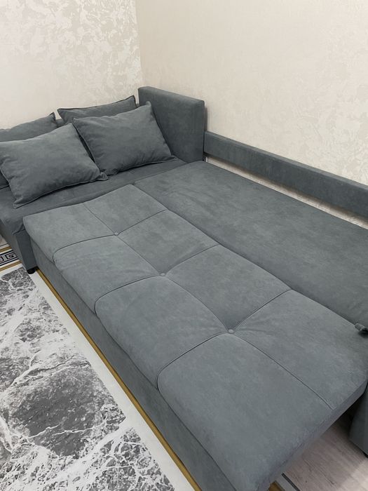 Продам диван (ковер в подарок 2*3)