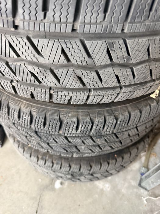 Продавам джанти и зимни гуми за бус HANKOOK i cept 205 65 16 c