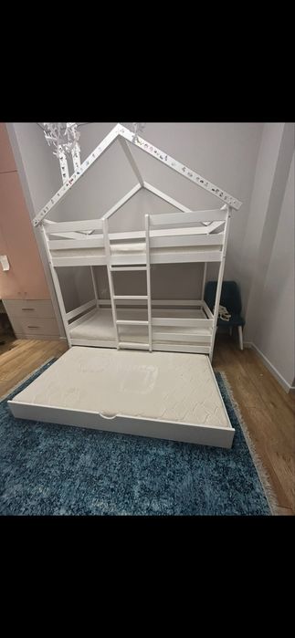 Продам трехъярусную кровать, срочно