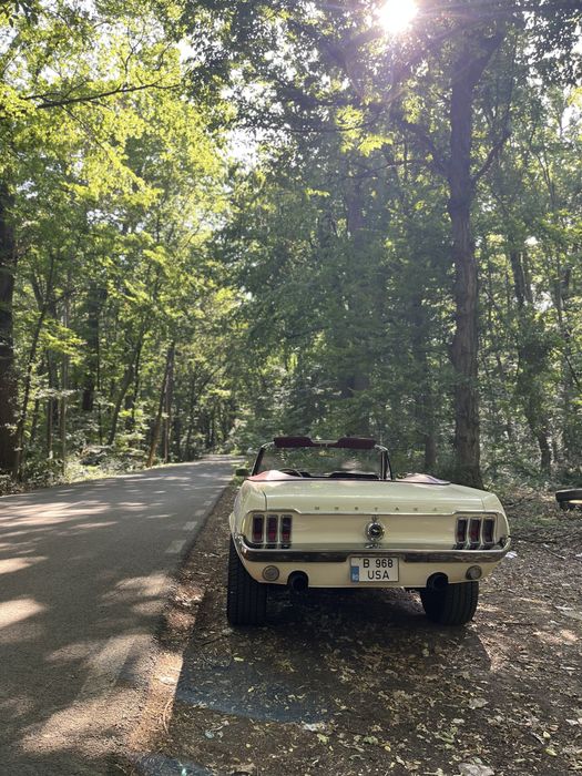 Inchiriez masina de epoca Mustang Cabrio