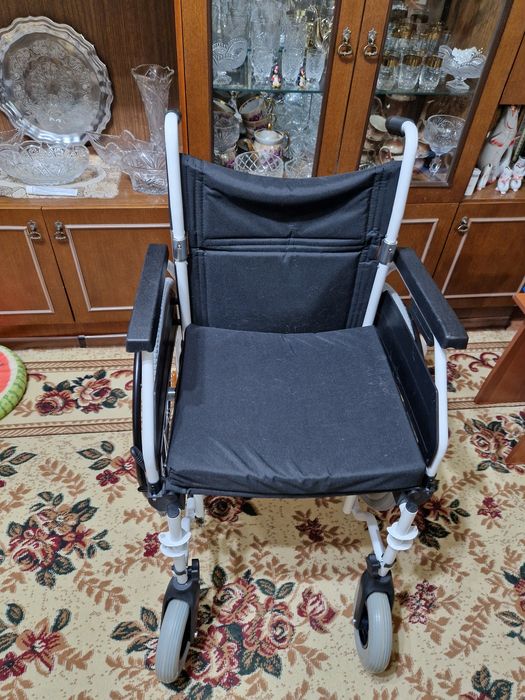 Продаём инвалидную коляску