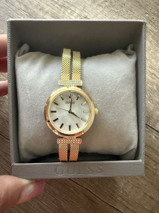 Часовник Guess нов с гаранция