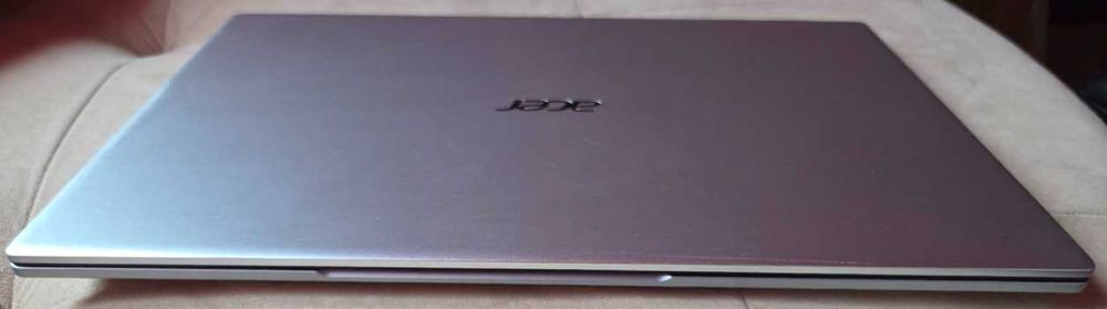 Лаптоп Acer Swift1   8GB RAM,500GB SSD