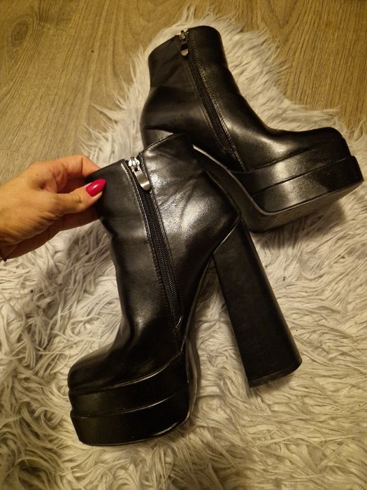 Дамски обувки на платформа