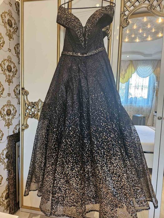 Офицялна рокля тип принцеса