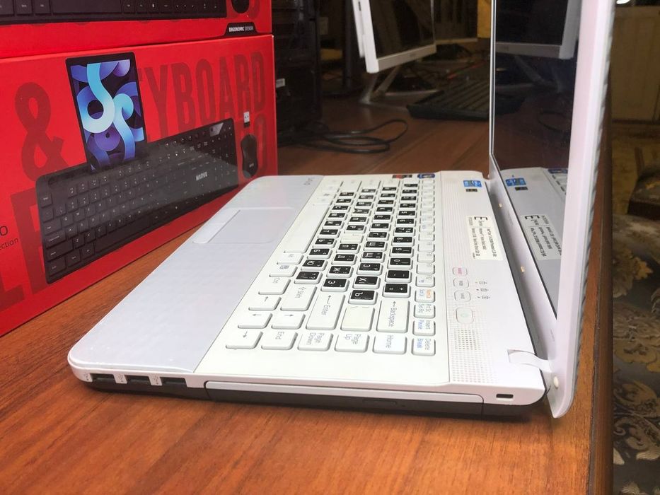Быстрый ноутбук Sony Vaio intel Core i3 SSD в отличном состоянии