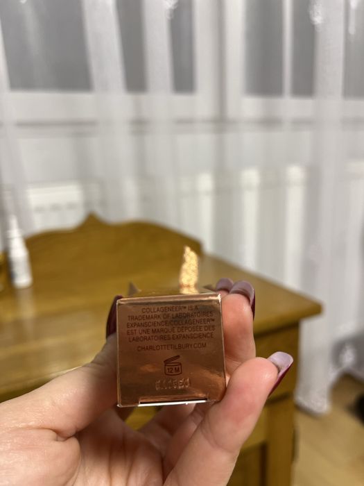 Luciu de buze hidratant