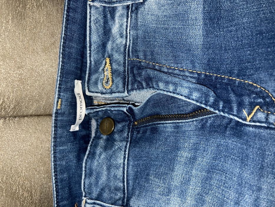 Blugi diferite modele măsură M si L