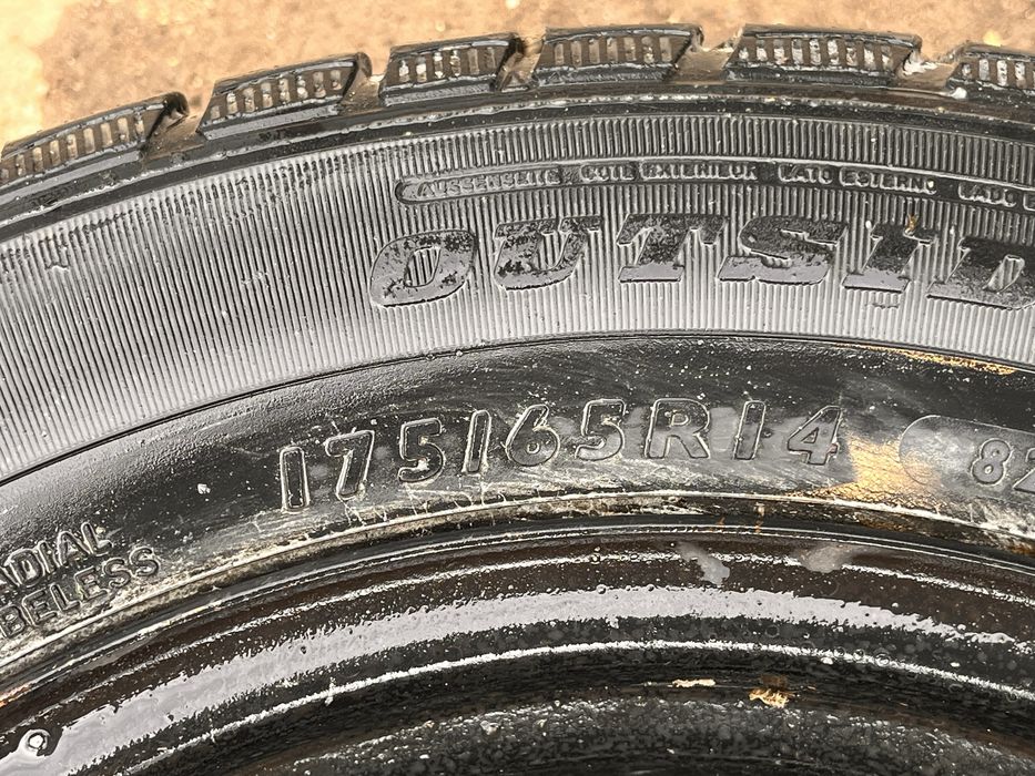 De vanzare Roată jantă tablă 14" cu anvelopă iarnă Dunlop 175/65 R14 82T