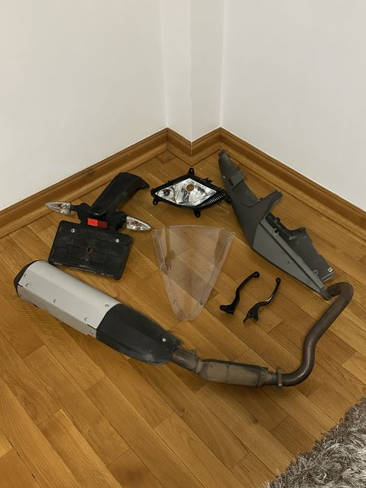 Piese yzf 125(evacuare,parbriz,r125)