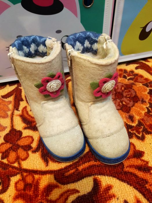 Продам зимнюю детскую обувь