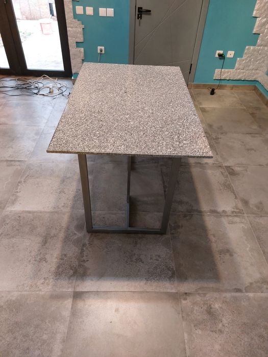 Стол из натурального гранита. Для Кафе и ресторанов.
