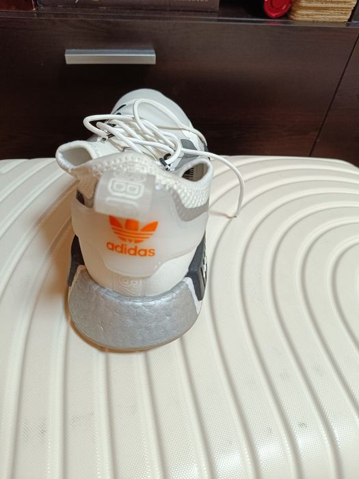 Адидас уникален 42  номер