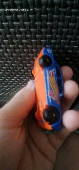 Продам машинки белая 2к синяя 1к