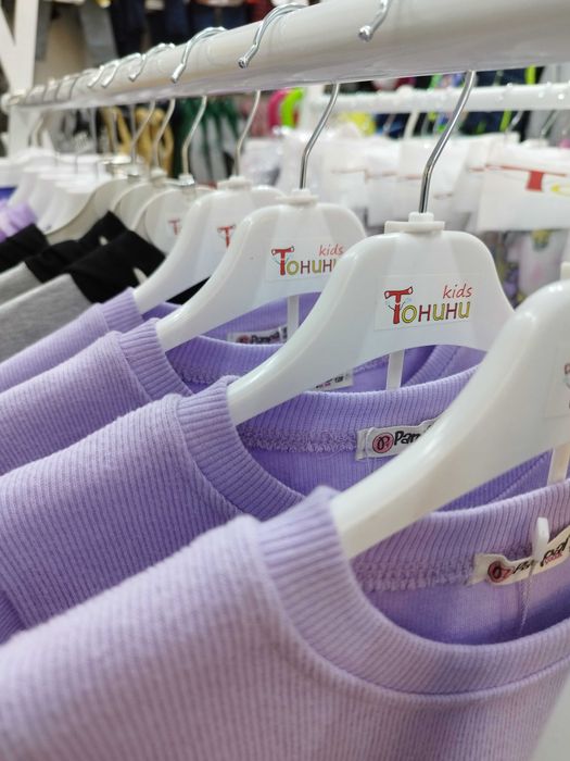 Оборудване от детски магазин – закачалки, щендери, профили, манекени