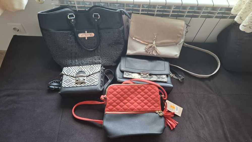 Продавам дамски чанти на символични цени