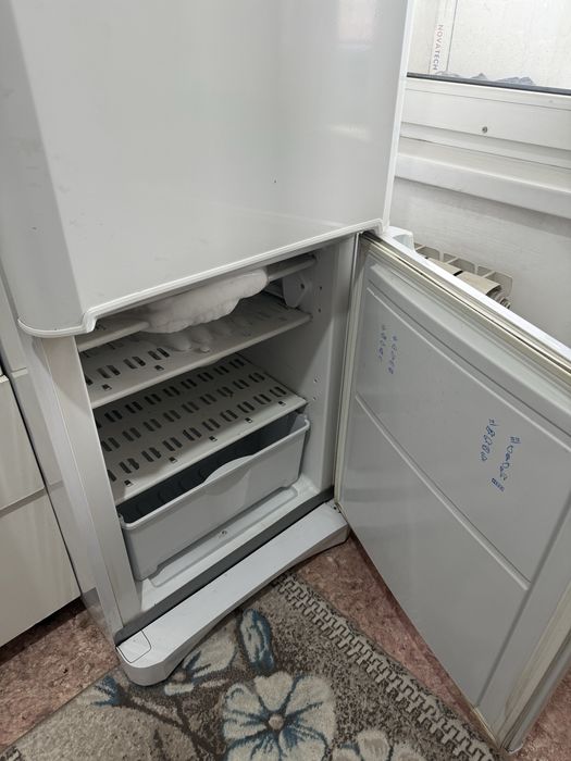 Продается холодильник Indesit