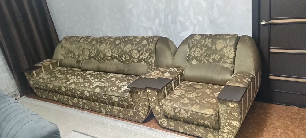 Продаётся диван.