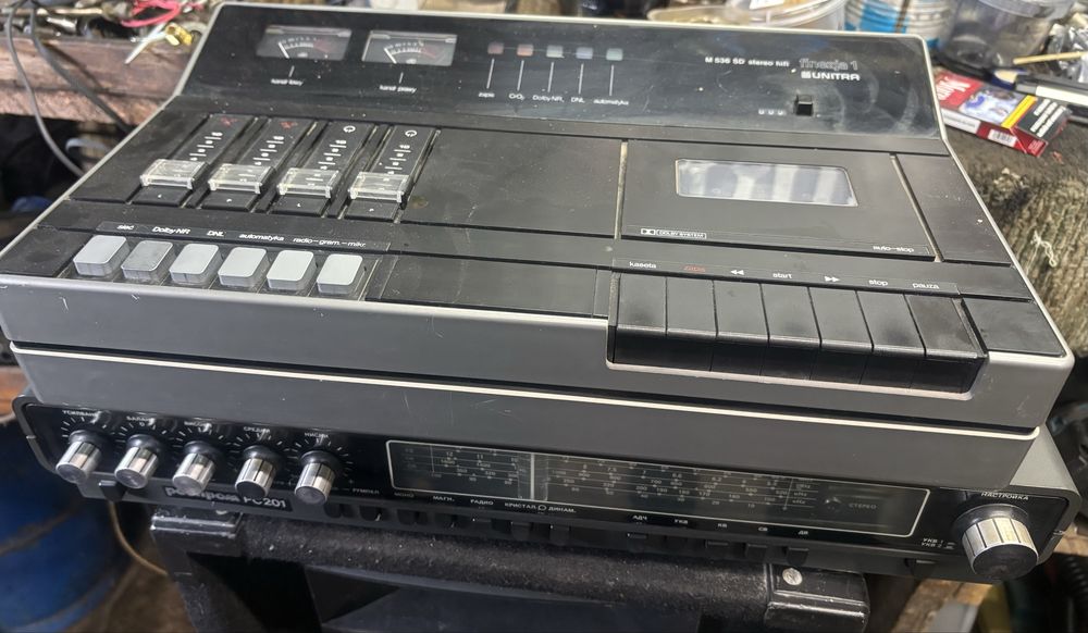 Дек финезиа1,усиловател респром ,тонколони и 30бр касети