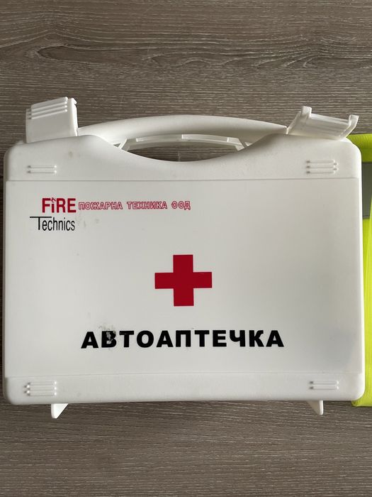 Автоаптечка и жилетка