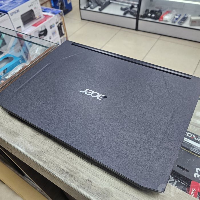 Acer Nitro 5 Core i7 + GTX 1650