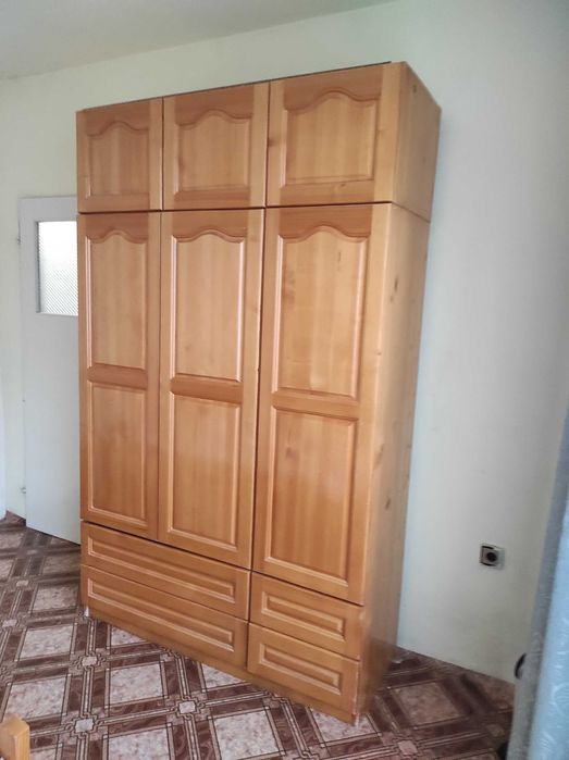 Спален комплект-спалня,гардероб с надстройка и тоалетка